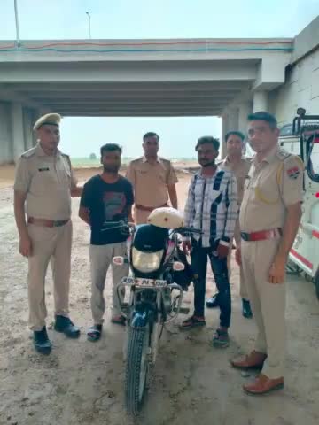 जिला कोटा ग्रामीण पुलिस की कार्यवाही
थाना सुल्तानपुर ने #अवैध_मादक_पदार्थ के खिलाफ कार्यवाही करते हुए, 1 किलो 130 ग्राम #गांजा जप्त कर, 02 व्यक्तियों को #गिरफ्तार करके, उनके द्वारा तस्करी में प्रयुक्त मोटरसाइकिल को भी जप्त करने में हासिल की