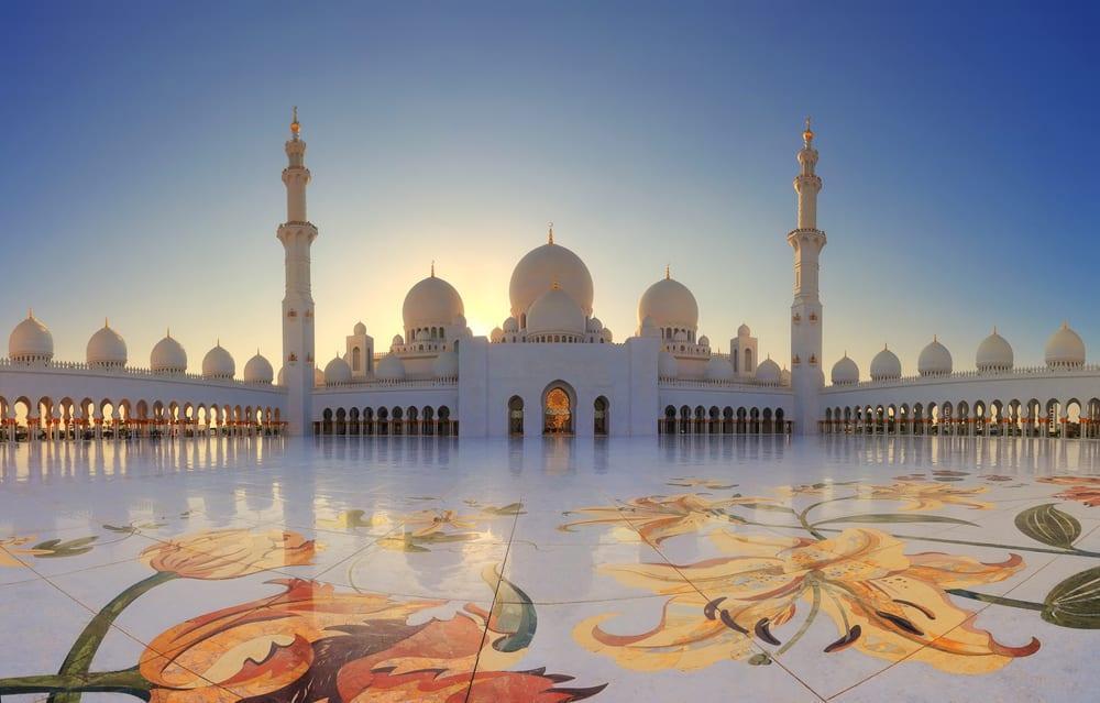 UAE's Sheikh Zayed Grand Mosque has world's largest handwoven carpet