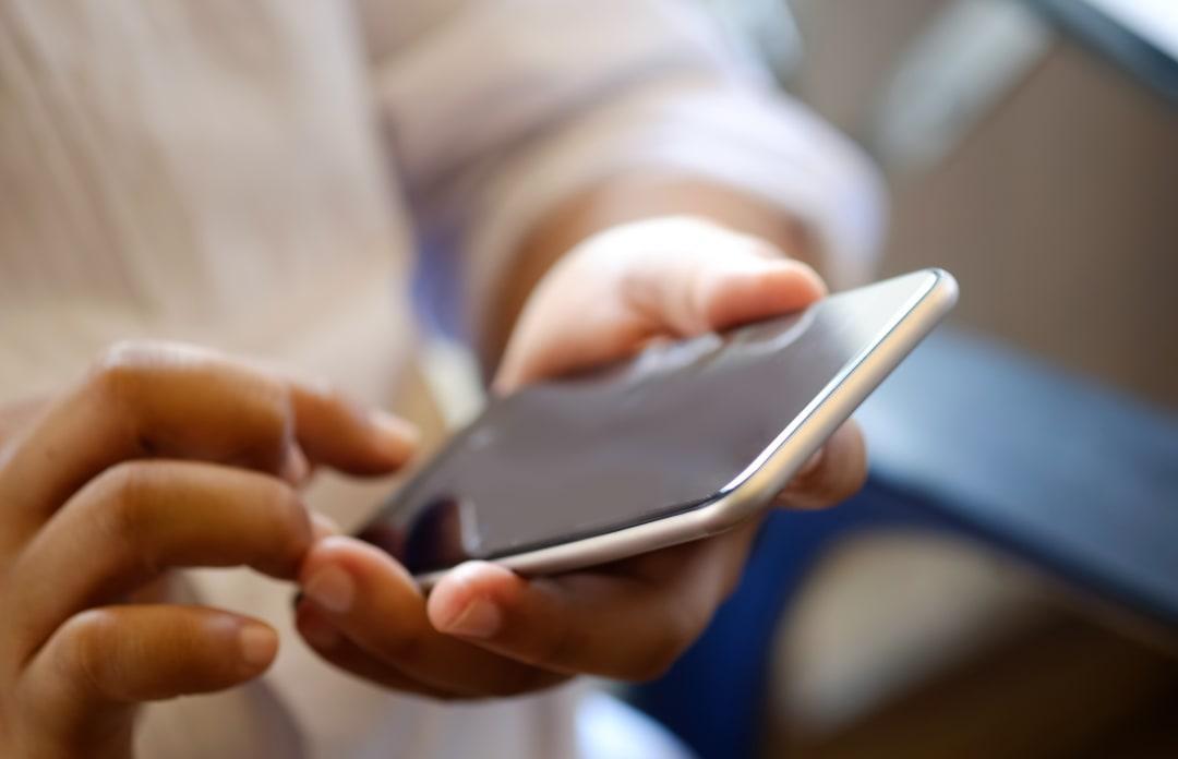Model claims boyfriend recorded her nude videos, blackmailed her