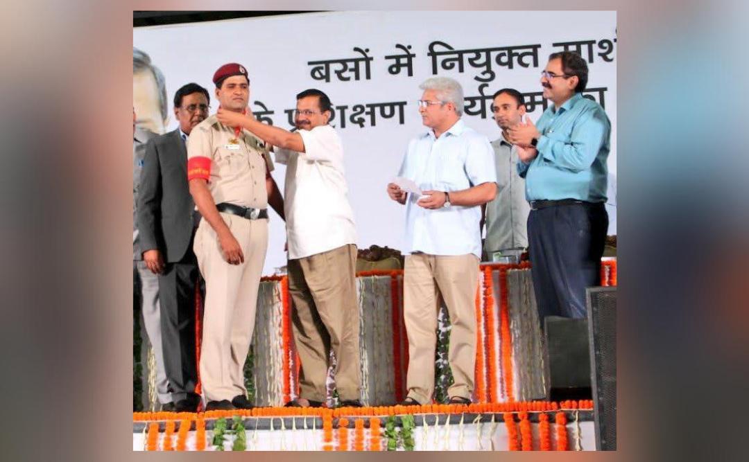 Itna Sannata Kyun Hai Bhai Sena Quotes Sholay In Jibe At Bjp Itna sannata kyun hai (इतना सन्नाटा क्यों है) song from the album golmaal again !!! inshorts com