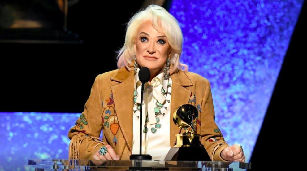Singer Tanya Tucker Wins First Ever Grammy 47 Yrs After First Nomination Entertainment News 