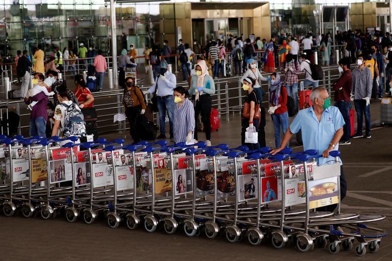 Govt allows airlines to decide baggage limit for domestic flights