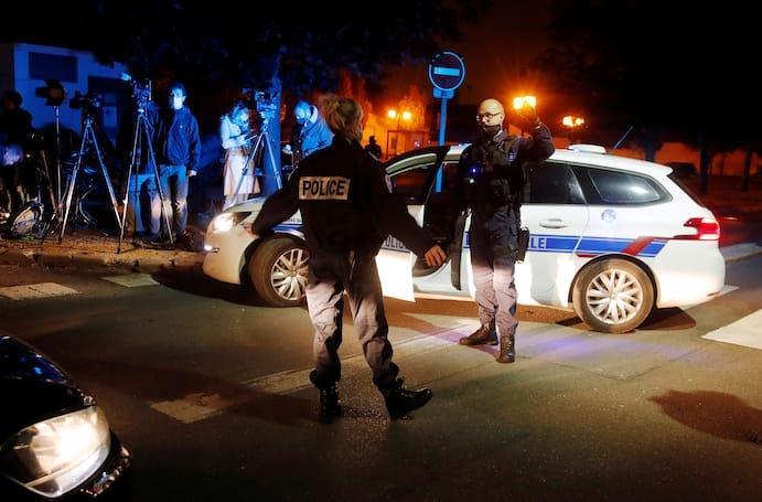 Teacher beheaded in Paris for showing cartoons of Prophet ...