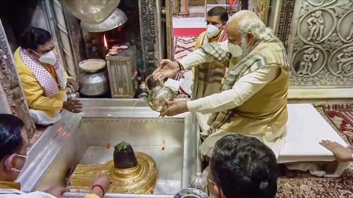 PM Modi offers prayers at Kashi Vishwanath Temple in UP on Dev Diwali