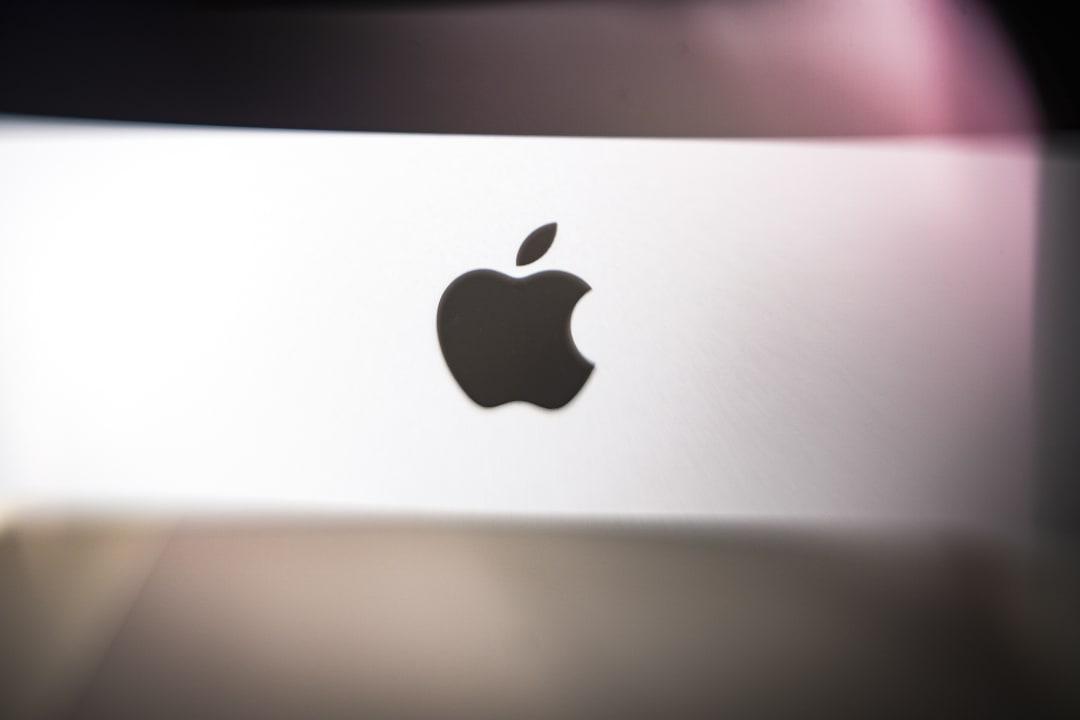 What is the 'Silver Sparrow' malware that has infected Apple's Mac devices?