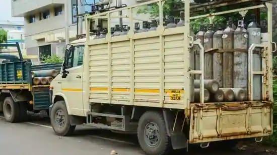 Vehicles carrying oxygen cylinders need no permit till Sept 30: Govt