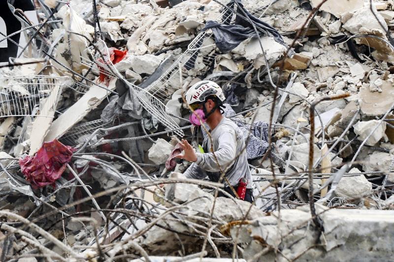 8 more bodies found in US building collapse, death toll rises to 54