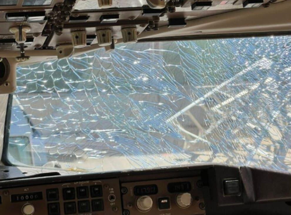 Windshield of plane with 198 passengers cracks midflight in US, pic