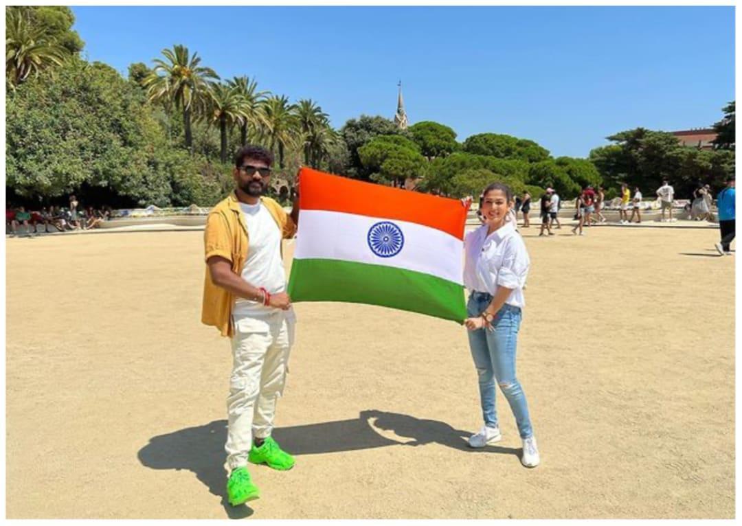 Vignesh Shivan Nayanthara Celebrate I Day In Spain Share Pic