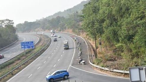 5 of family, including 2 kids, killed as truck hits car near Pune