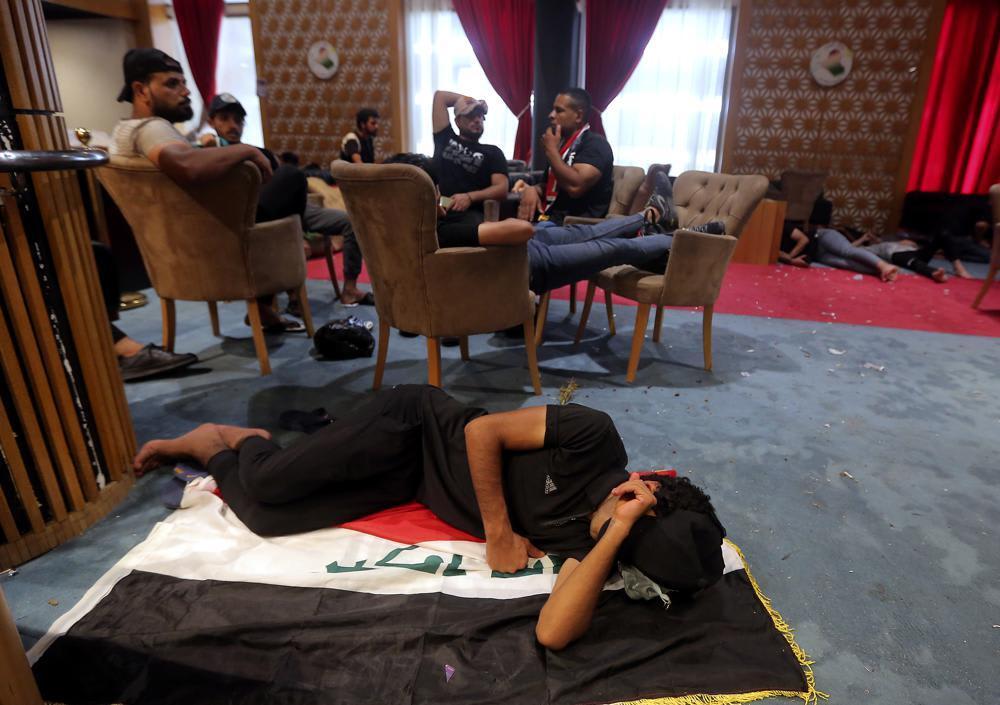 Followers of Iraqi cleric asked to vacate Parliament amid protest ...