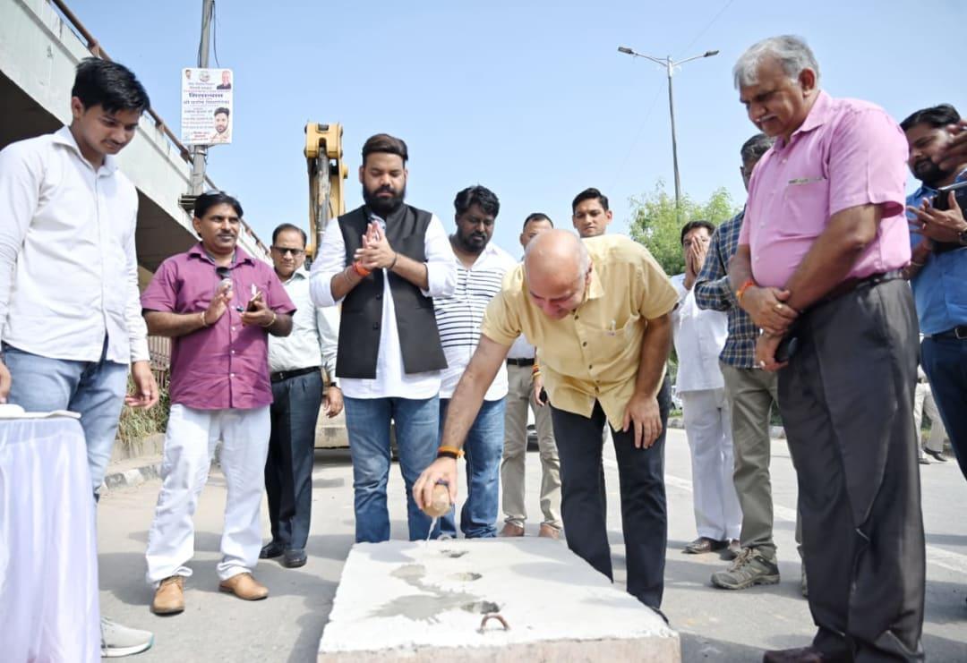Sisodia lays foundation stone of flyover at Delhi's Sarai Kale Khan