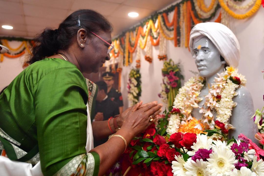 President Murmu Pays Tribute To Tribal Icon Birsa Munda In Jharkhand 