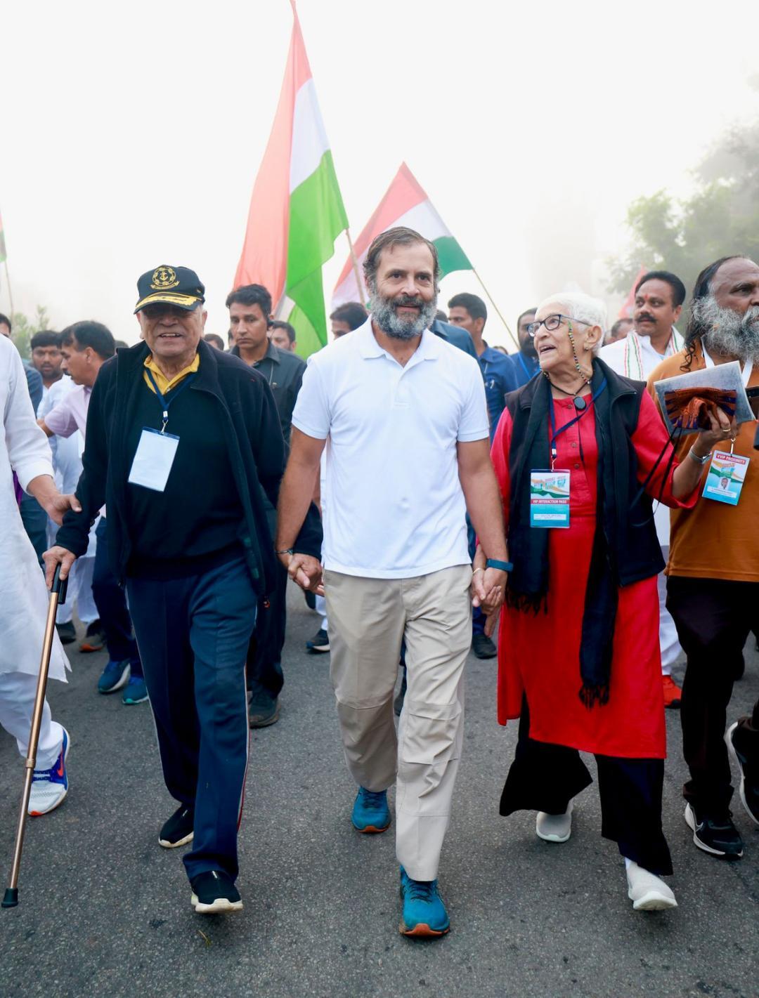 ExNavy chief Admiral Ramdas joins Rahul for Bharat Jodo Yatra in T