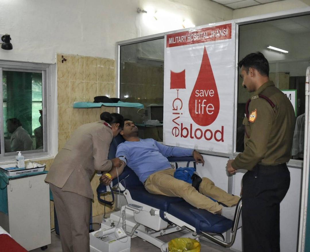 Soldiers & citizens donate blood in Hyd to commemorate Army Day 2023