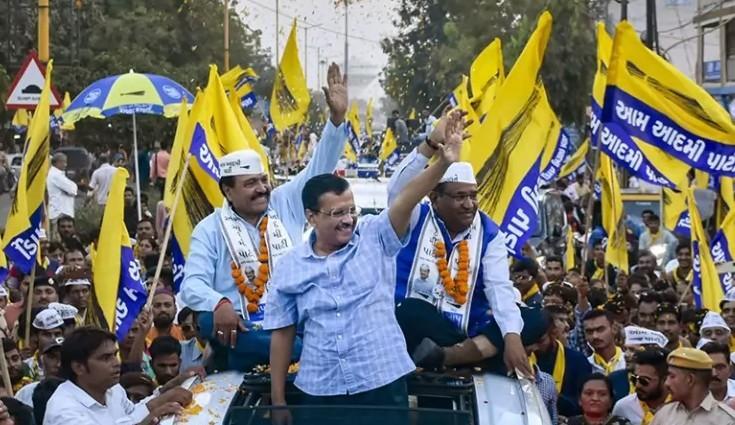 AAP members dance, distribute sweets as party gets national tag ...