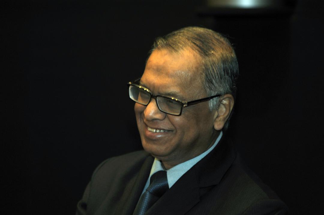 Air hostess didn't recognise Murthy, was brusque: Saleswah CEO - Vimarsana News