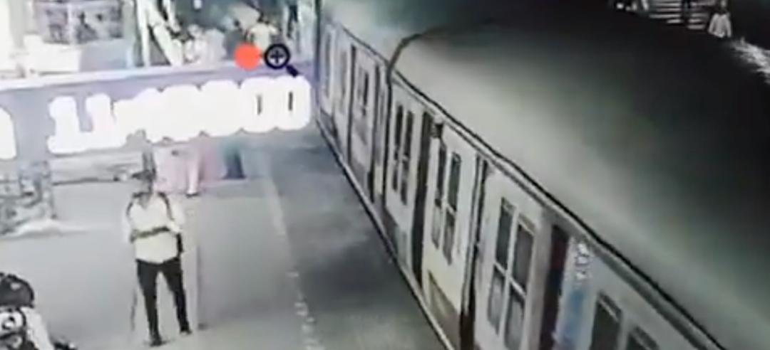 Mumbai Man Loses Leg While Boarding Moving Train Video Surfaces