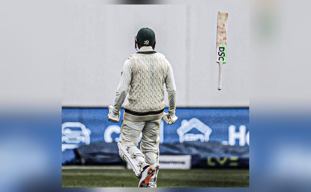 usman-khawaja-throws-his-bat-in-air-after-smashing-hundred-in-ashes
