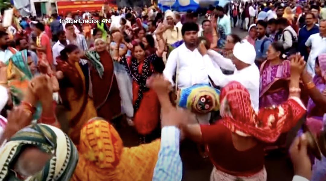 Devotees dance, celebrate as Bahuda Rath Yatra starts in Puri