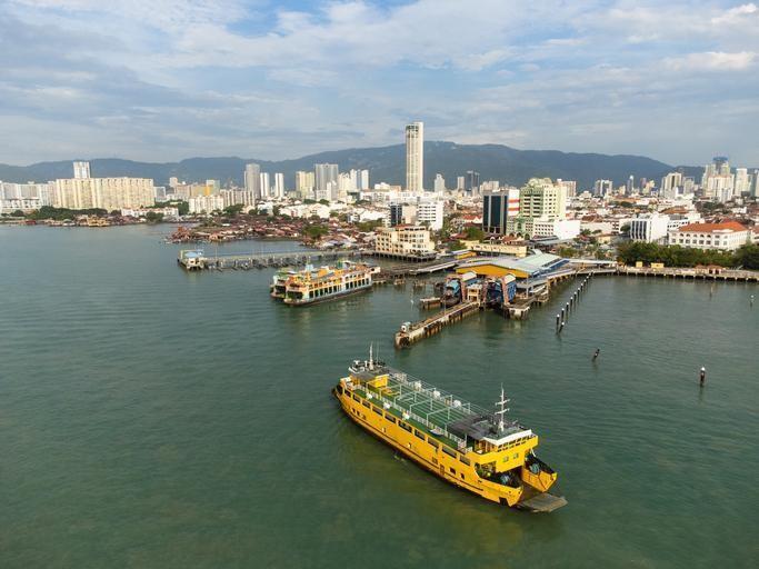 3 bulk carriers robbed in Singapore Strait - Vimarsana News