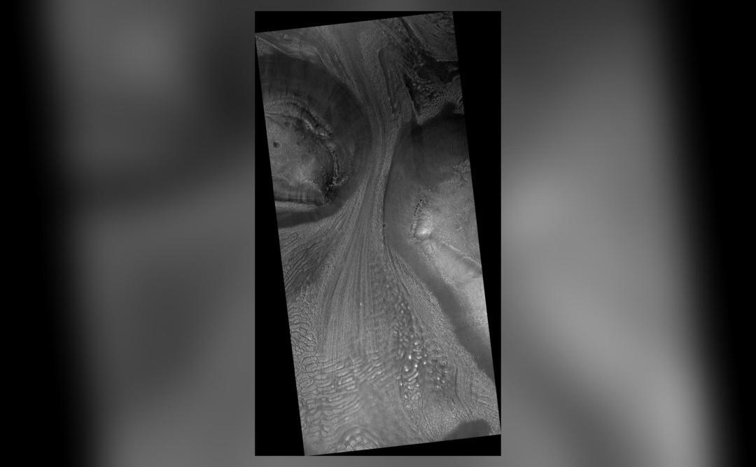 Delayed Linear Ridges NASA satellite spots linear ridges indicating flow of ice on Mars