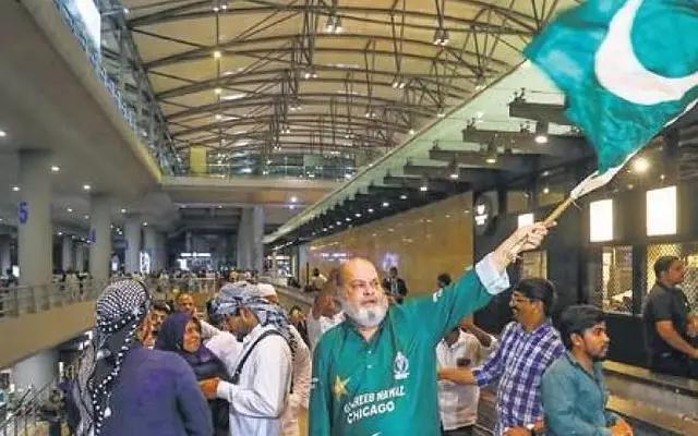 Pakistan superfan Bashir Chacha waves Pakistan flag at Hyderabad airport, detained - Vimarsana News
