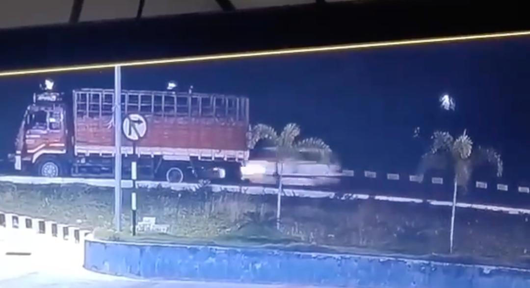 Video shows speeding van hitting truck in Tamil Nadu; 6 family members ...