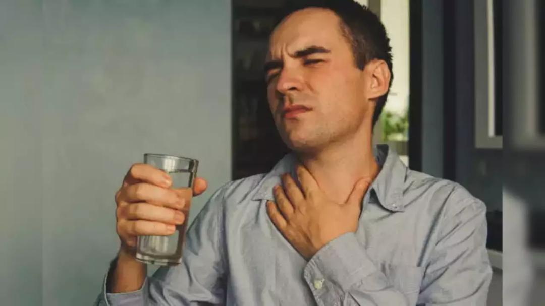 Waking up with a dry throat at night What causes it? Health