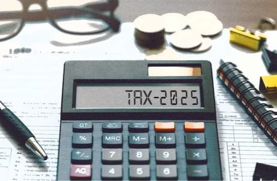 Who is eligible for standard deduction in Income Tax & who isn't?