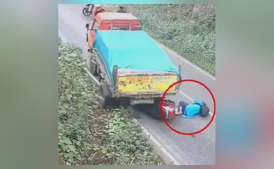 Truck rolls back on slope, misses woman on scooter by inches in Kerala