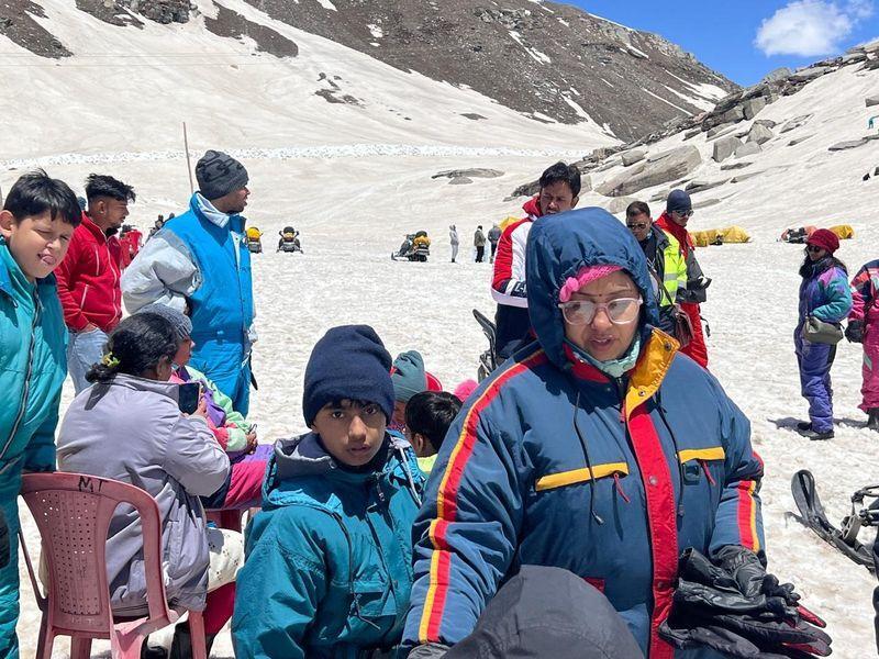 Rohtang road opens further, tourists thrilled