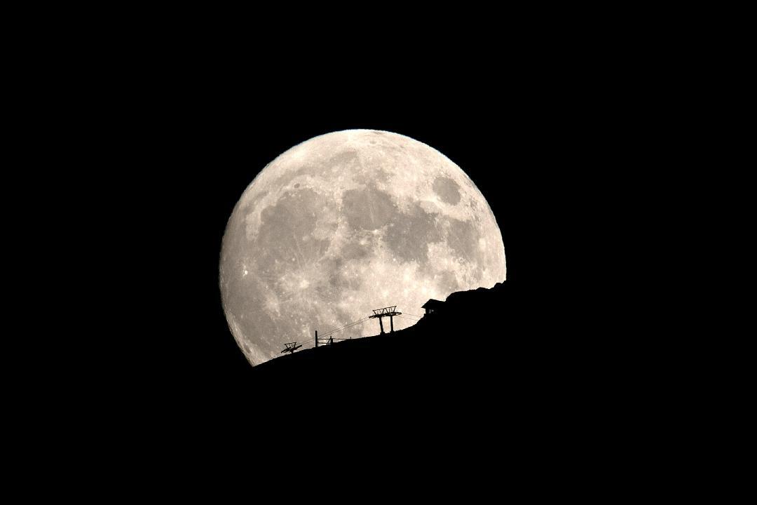 China and Russia sign deal to build nuclear power station on Moon