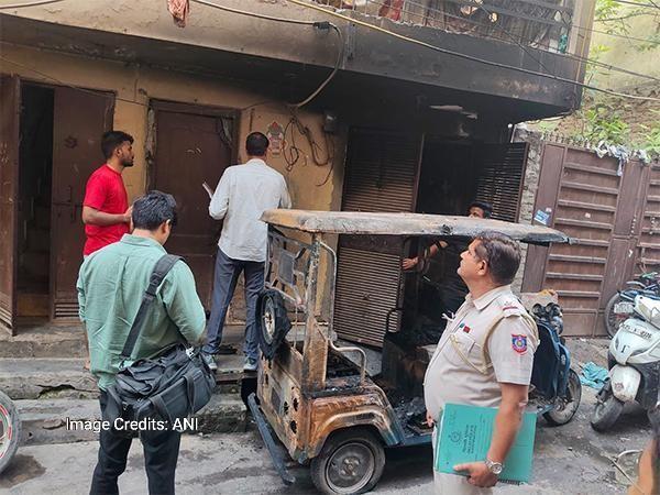 E-rickshaw charging sparks fire in Delhi, 6 hospitalised