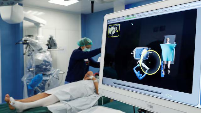 Experts seek uniform insurance cover for robot-assisted surgeries