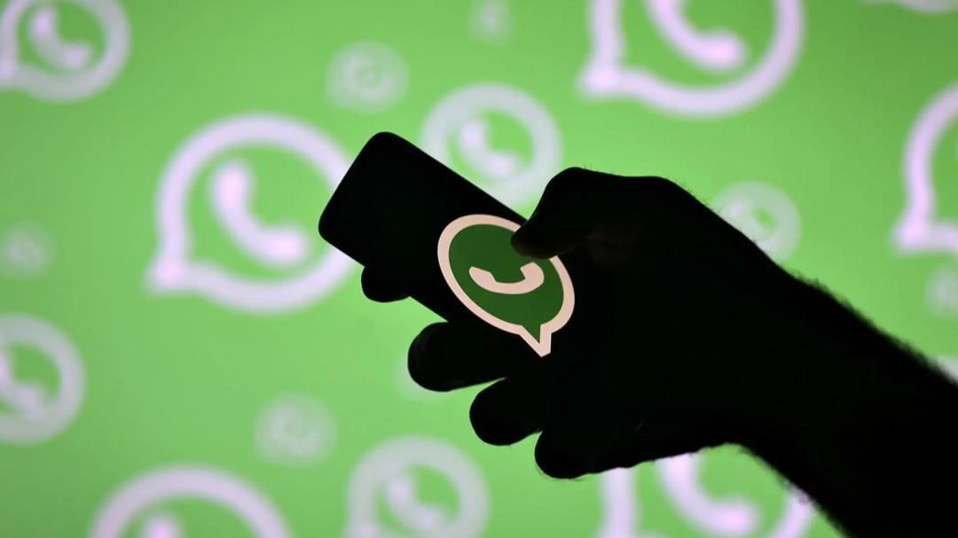 What is the WhatsApp screen mirroring scam that drains bank accounts?