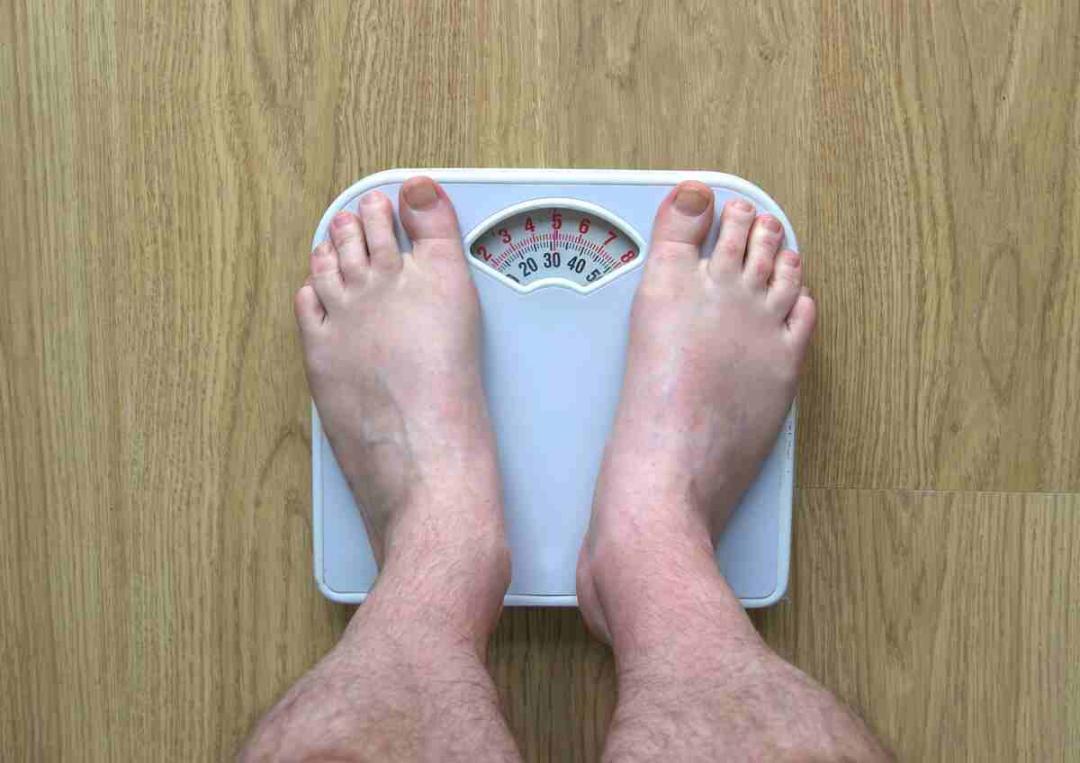 Post falsely claims sitting in 40°C water helps in weight loss
