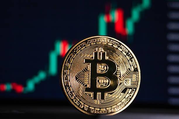 Bitcoin rebounds on ETF inflows as Solana outperforms major tokens