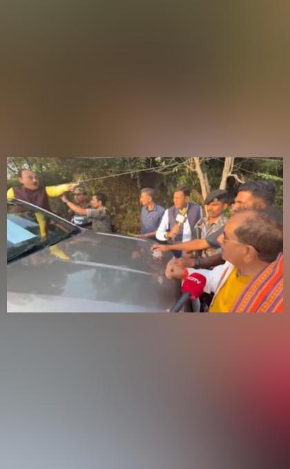 Bihar Dy CM Sinha, RJD opponent get into verbal fight during polls