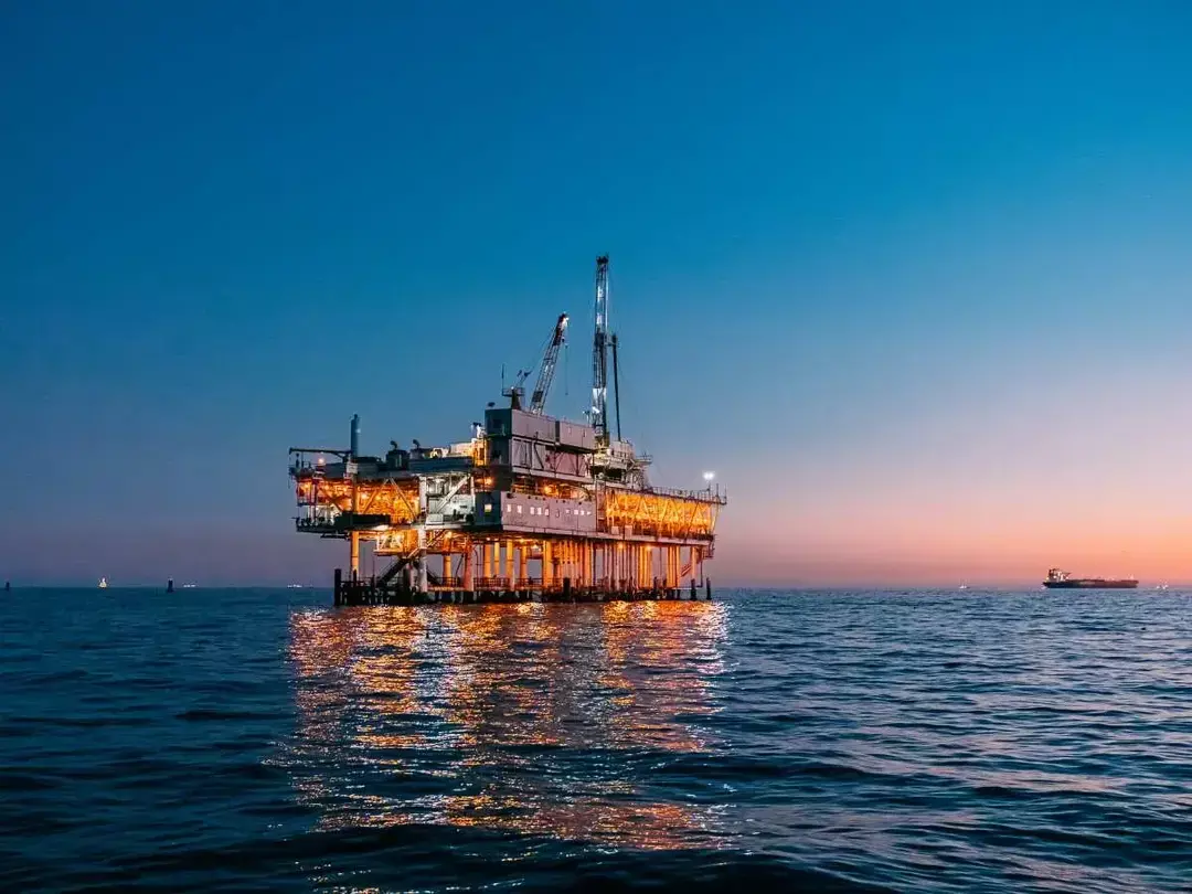Oil prices head for weekly loss on oversupply concerns