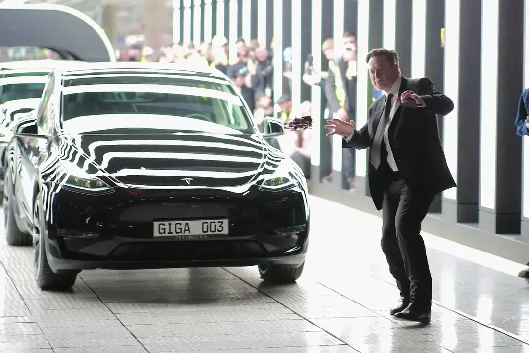 Tesla pitches record $1 trillion pay deal for CEO Elon Musk