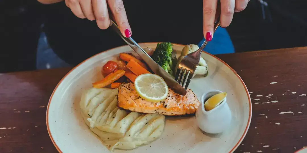 Late-night meals may harm heart and sugar levels: Study