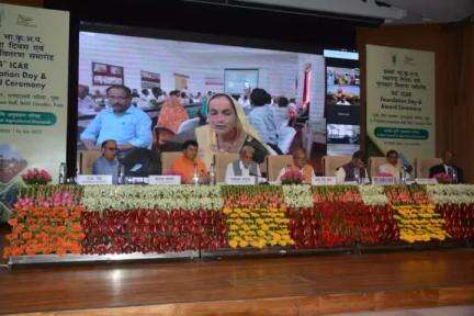 Hon’ble Union Minister Shri Narendra Singh Tomar, Ministry of Agri & Famers Welfare interacted with Farmers during the event. #बढ़ता_किसान_भारत_की_शान