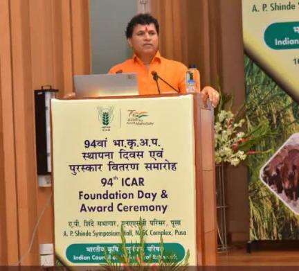 Farmers' Producers' Organizations are the milestones that enables the farmers to sell their products on a large scale at better prices. Shri 
#kailashbaytu
 #बढ़ता_किसान_भारत_की_शान