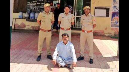 पुलिस थाना #मनोहरपुर ने धारा 138 NI Act के मामले में फरार स्थाई #वारंटी जयराम खटीक निवासी मनोहरपुर को किया गिरफ्तार।