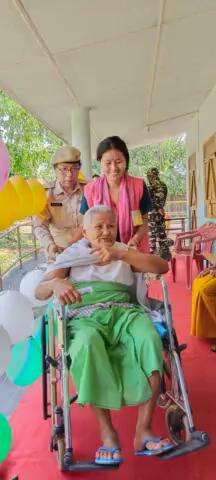 An elderly voter in a wheelchair being guided by volunteers at a polling station in Chingdong Leikai Upper Primary School, Jiribam District, Manipur.

#GeneralElections2024