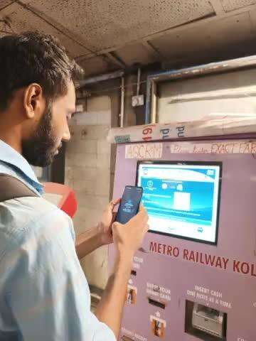 #UPI Payment Based Ticketing System introduced in ASCRM machines in #MahanayakUttamKumar,#Esplanade & #RabindraSadan stations of #BlueLine from today.