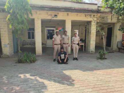 #जिला_कोटा_ग्रामीण_पुलिस की कार्यवाही 

थाना सुल्तानपुर ने #आईपीएल_सट्टे के खिलाफ #कार्यवाही करते हुए,01 व्यक्ति को #गिरफ्तार कर, उसके पास से मोबाइल ऐप पर 44200 रूपये का हिसाब किताब व टच स्क्रीन दो मोबाइल  जप्त करने में हासिल की सफलता #pol