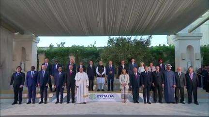 Prime Minister #narendramodi and fellow leaders gather for a memorable photo op as the #G7Summit in #Italy nears its conclusion. Unity and collaboration for a better #world!🗺️

#ignorestatus #G7Italy #pibindia #mib_india