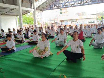 Miss Jane Namchu, ADG (NEZ), officers of PIB and CBC Imphal, performed Yoga along with staff and over 60 students on the occasion of #InternationalDayofYoga in Imphal organized by CBC Imphal & PIB Imphal.